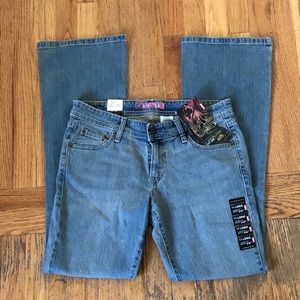 🌻NWT Levi’s Super Low Boot Cut Jean Size 11 Long
